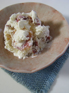 A picture of Cherry Yogurt Ice Cream.
