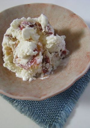 A picture of Cherry Yogurt Ice Cream.