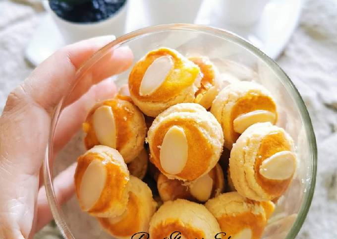 Kue Kacang Almond