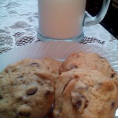 A picture of sunshine 's milk chocolate chip cookies.
