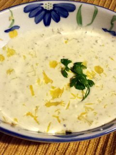 A picture of Yoghurt lemon and mint sauce.