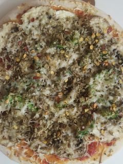 மஷ்ரூம் பீட்ஸா (Mushroom pizza recipe in tamil) செய்முறை முக்கிய புகைப்படம்