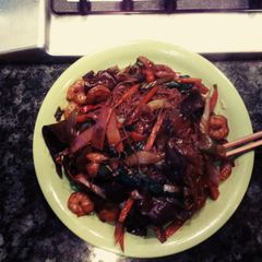A picture of Pad Kee Mao shrimp.