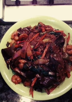 A picture of Pad Kee Mao shrimp.