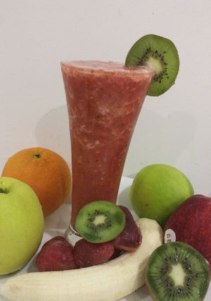 صورة لوصفة كوكتيل الفواكه المشكلة 🍎🍌🍊🍏🍐🍒🍓🍐🍓🍍