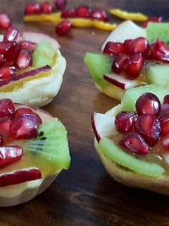 फ़्रेश फ़्रूट - ऑरेंज सॉस टार्ट (Fresh fruits - Orange sauce Tarts recipe in hindi) रेसिपी मुख्य फोटो