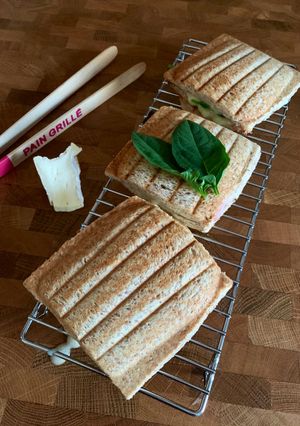 Une photo de ☆Croque Monsieur Épinards et Brie de Meaux☆