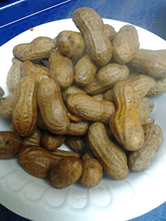 A picture of Salted boiled peanuts.