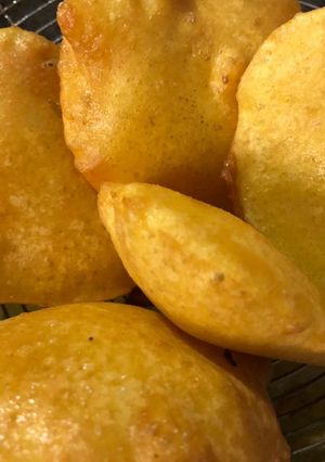 A picture of Aloo ke pakorey.