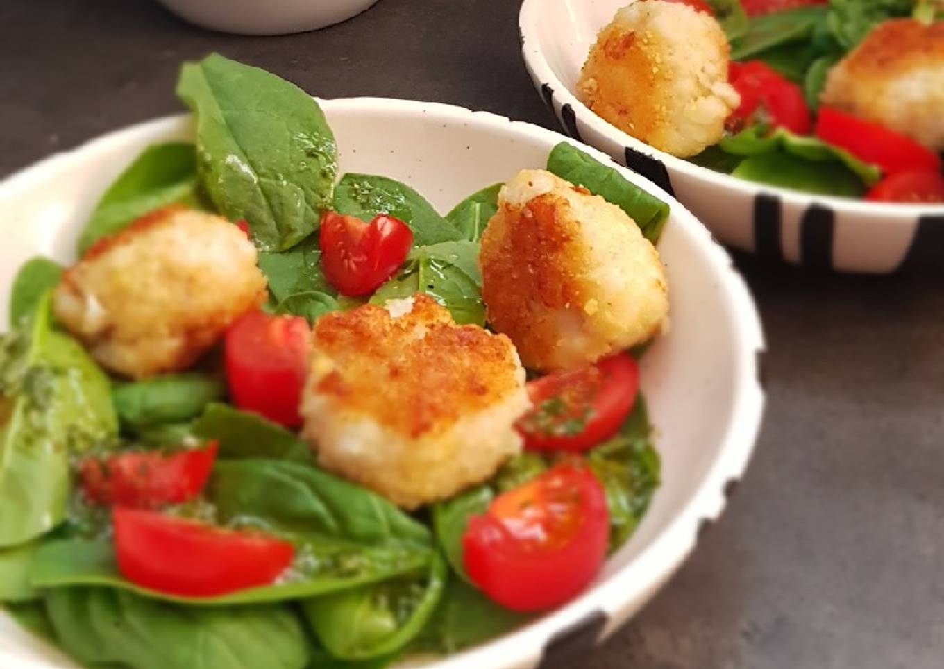 °croquettes de poisson salade de pousses d'épinards°