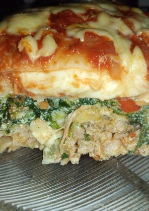 Una foto de Lasagna de pollo, verdura, ricota y jamón y queso