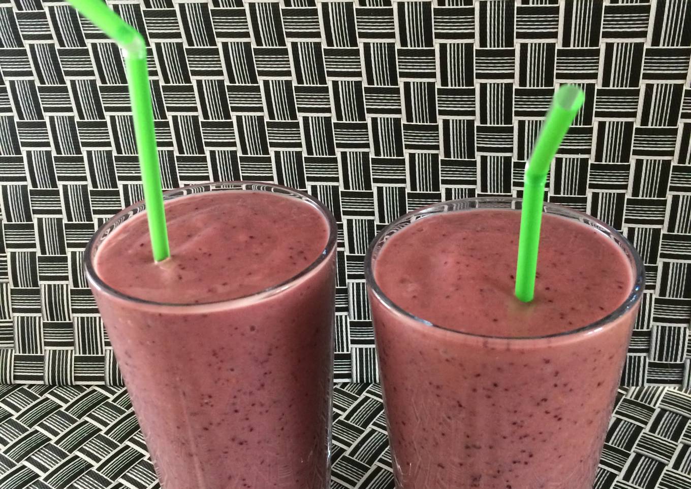 Avocado, Blueberry, Raspberry, Banana Smoothie