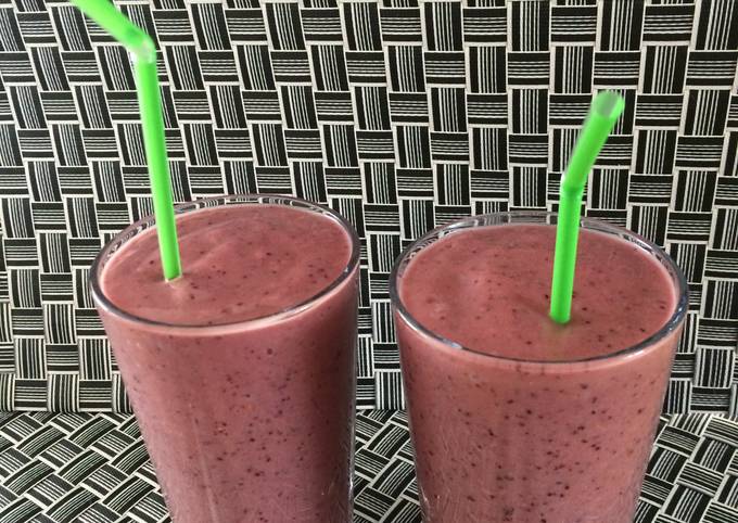 Avocado, Blueberry, Raspberry, Banana Smoothie