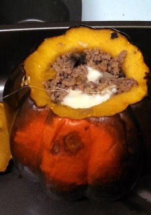 A picture of Cheesy Stuffed Acorn Squash.