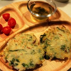 Okonomiyaki-Style Rice Flour & Chinese Cabbage Patties for Toddlers A picture of Okonomiyaki-Style Rice Flour & Chinese Cabbage Patties for Toddlers.