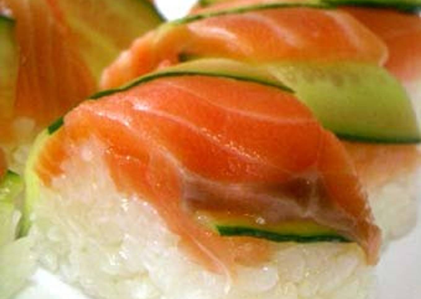 Superb Oshizushi (Pressed Sushi) with Meltingly Tender Marinated Salmon