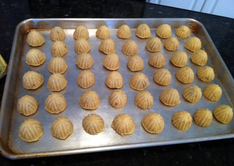 MA'AMOOL (farina Cookies) معمول