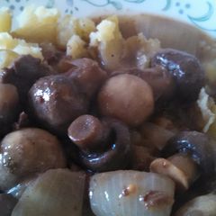 A picture of Crockpot sirloin tips with mushrooms.