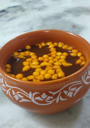 A picture of Sweet and Tangy imli paani for paanipuri.
