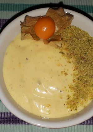 O poză a rețetei Șarlotă de portocale cu mascarpone și fistic.