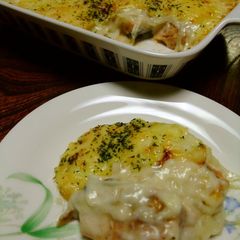A picture of Autumn Salmon White Sauce Gratin.