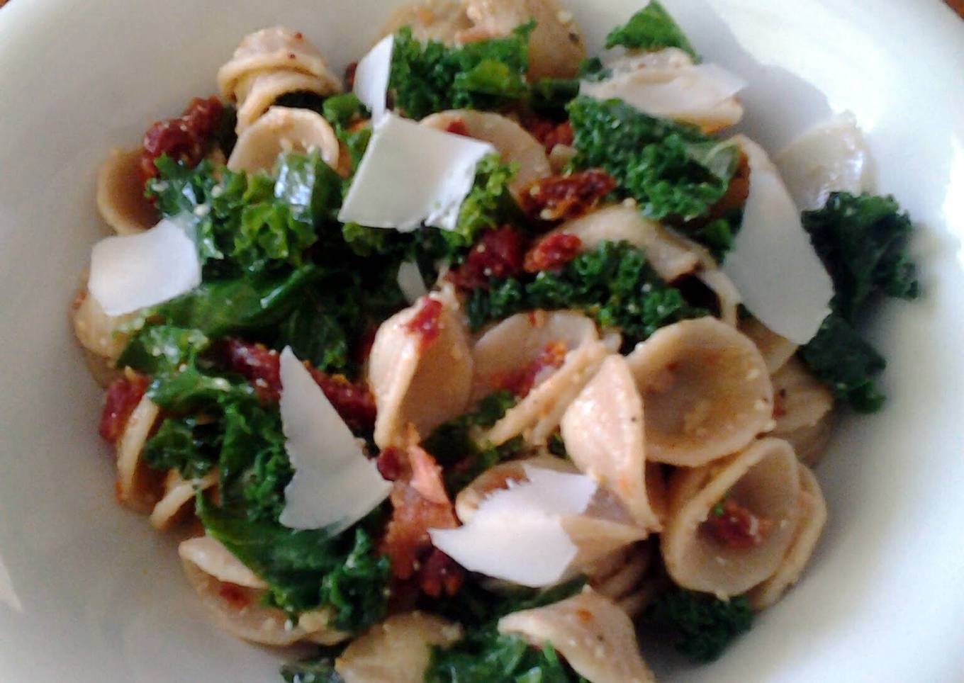 Pasta orecchiette with bacon, cabbage and tomato sandwiches
