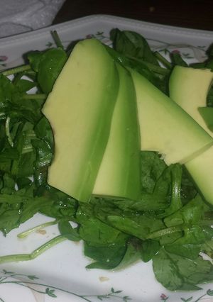 A picture of Green Salad With Avocado.