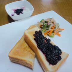 A picture of Mulberry Jam.