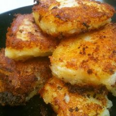 A picture of Fried Crispy Mashed Potatoes with Onion.