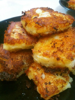 A picture of Fried Crispy Mashed Potatoes with Onion.