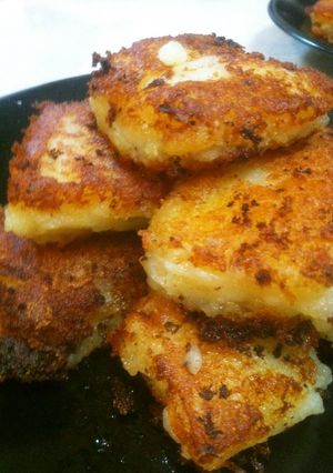 A picture of Fried Crispy Mashed Potatoes with Onion.
