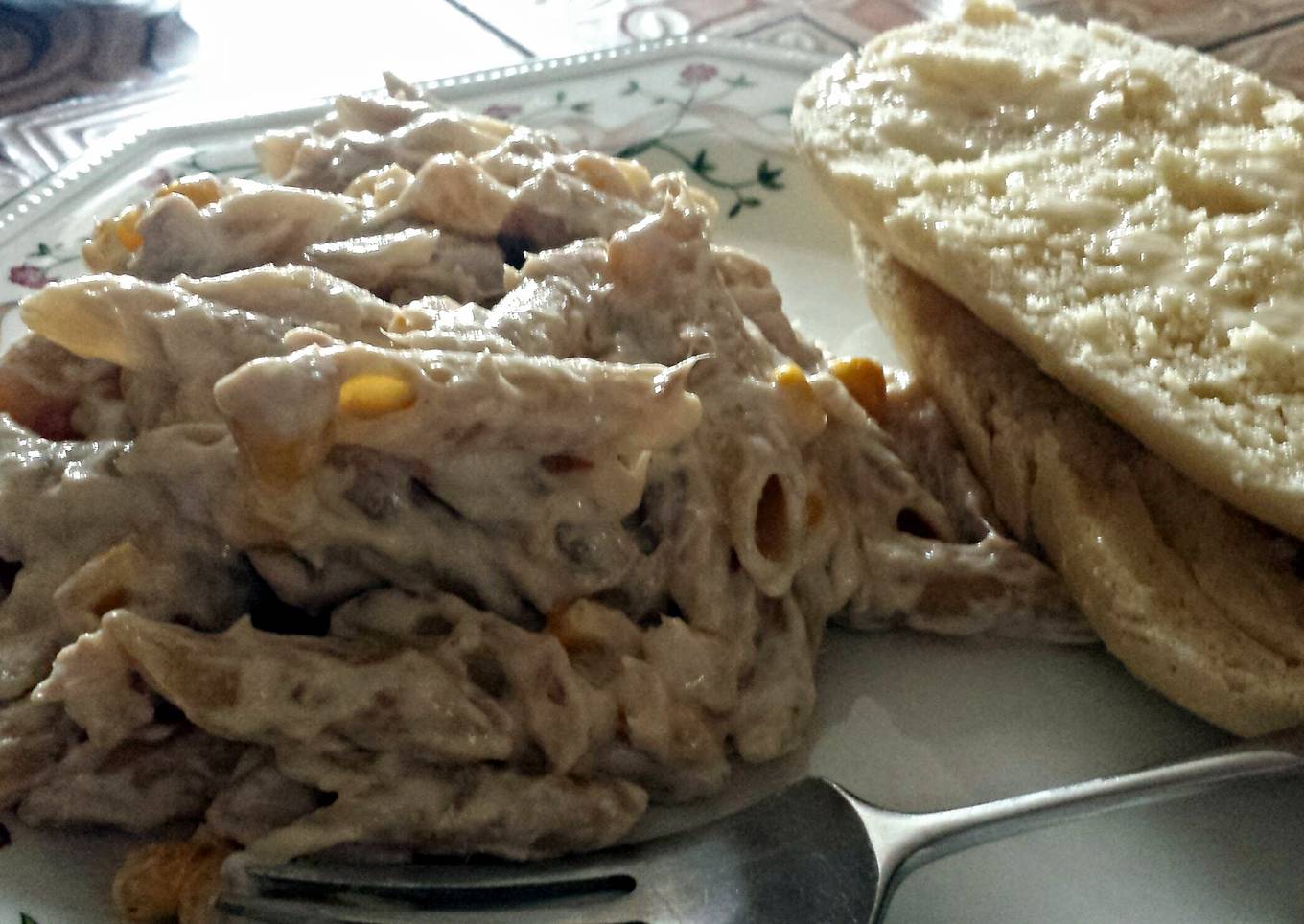 Pasta with tuna and sweet corn