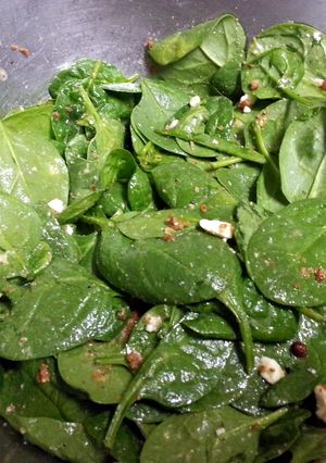 A picture of Spinach Walnut Salad.