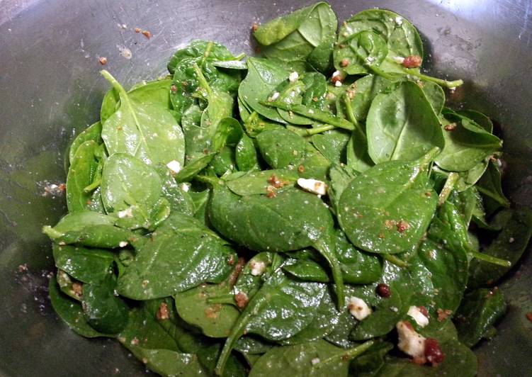 Steps to Prepare Tasty Spinach Walnut Salad