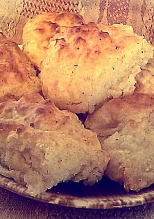 A picture of Cheesy Biscuits.