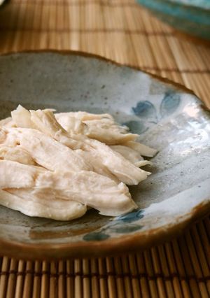 A picture of Easy with a Microwave Moist Steamed Chicken.