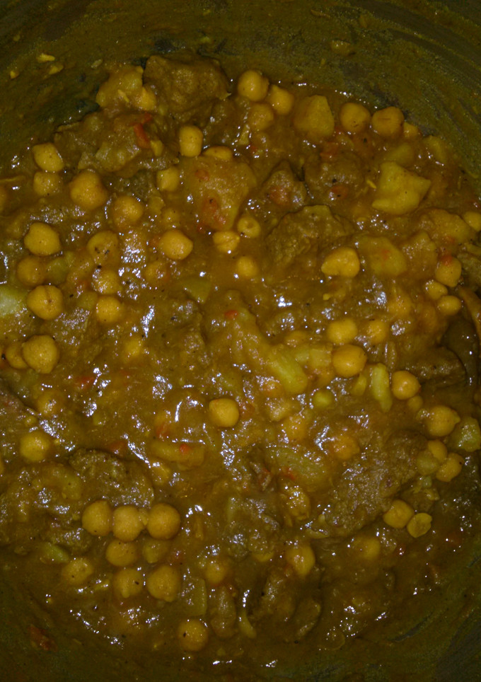 A picture of Curry beef.