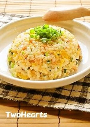 A picture of Fried Rice with Salmon Flakes.