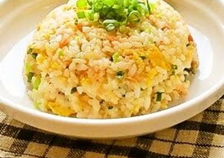 Recipe of Delicious Fried Rice with Salmon Flakes