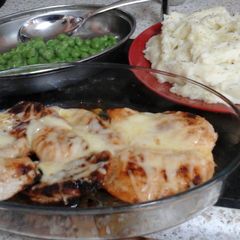 A picture of My Buttered Garlic Chicken with Garlic Mashed Potatoes 👍💚.