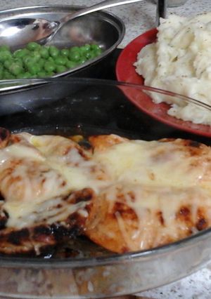 A picture of My Buttered Garlic Chicken with Garlic Mashed Potatoes 👍💚.