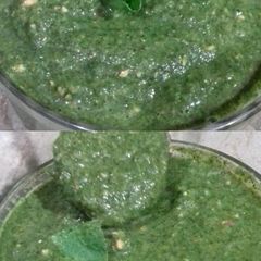 A picture of Green sauce (podina chutney).