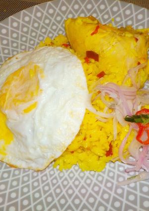 Una foto de Arroz Amarillo con Pollo