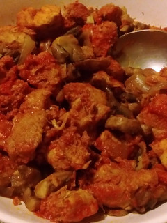 Una foto de Mixiote de puerco y hongos