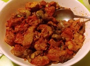 Una foto de Mixiote de puerco y hongos