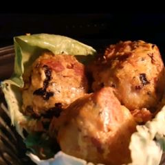A picture of Wheat tandoori momos in a pan.