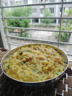 દાલ ખીચડી(dal khichadi recipe in Gujarati) રેસીપી મુખ્ય ફોટો
