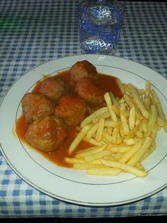 Una foto de Albóndigas en salsa de tomate