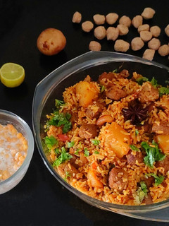சோயா உருளைக்கிழங்கு தம் பிரியாணி (Soya potato dum biryani recipe in tamil) செய்முறை முக்கிய புகைப்படம்