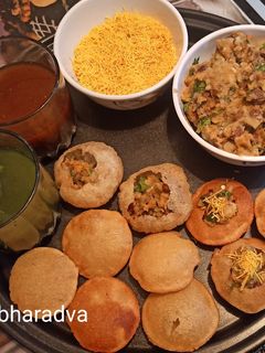आटे के गोल गप्पे (aate ke gol gappe recipe in Hindi) रेसिपी मुख्य फोटो